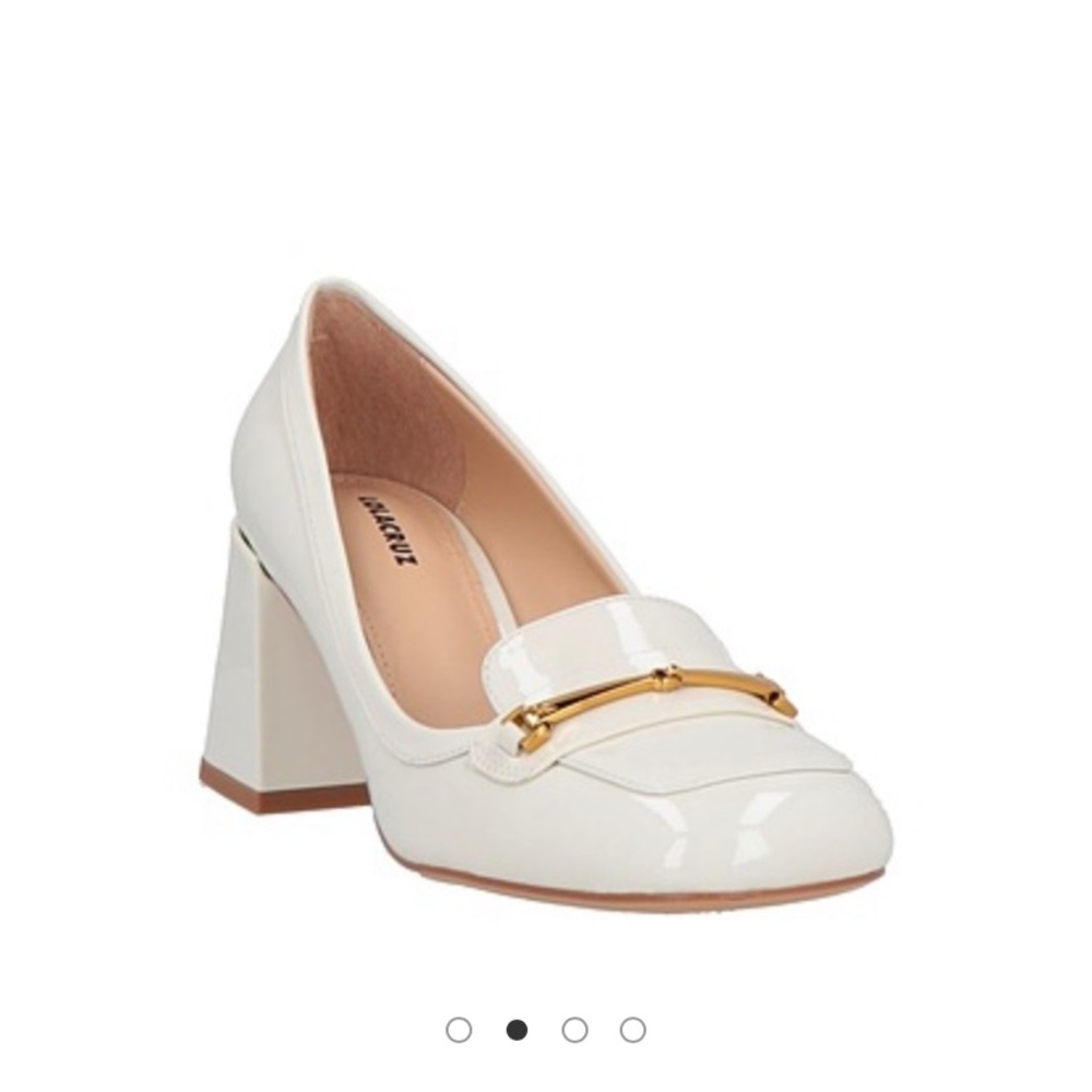 Elegant White Heels with Gold Accent